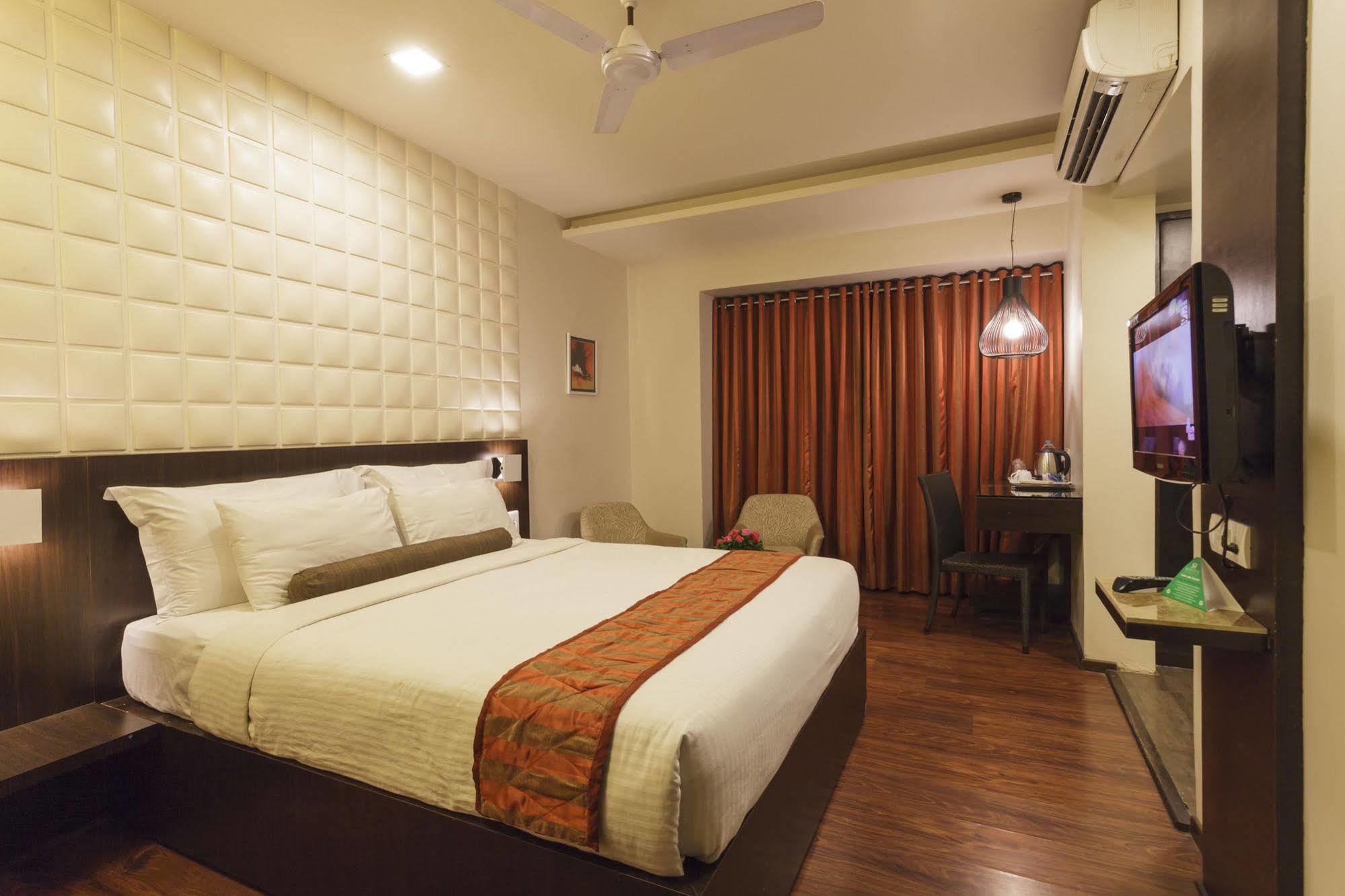 Citrus Hotel โกลฮาปูร์ ภายนอก รูปภาพ