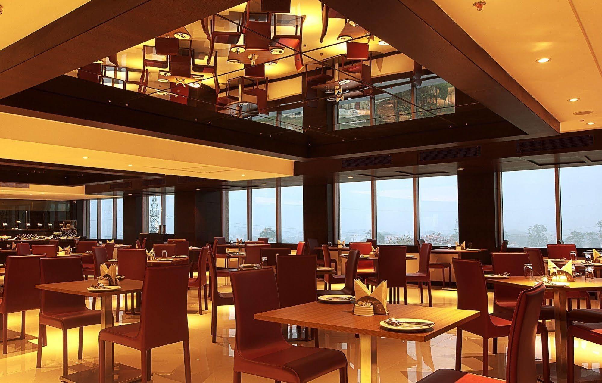Citrus Hotel โกลฮาปูร์ ภายนอก รูปภาพ