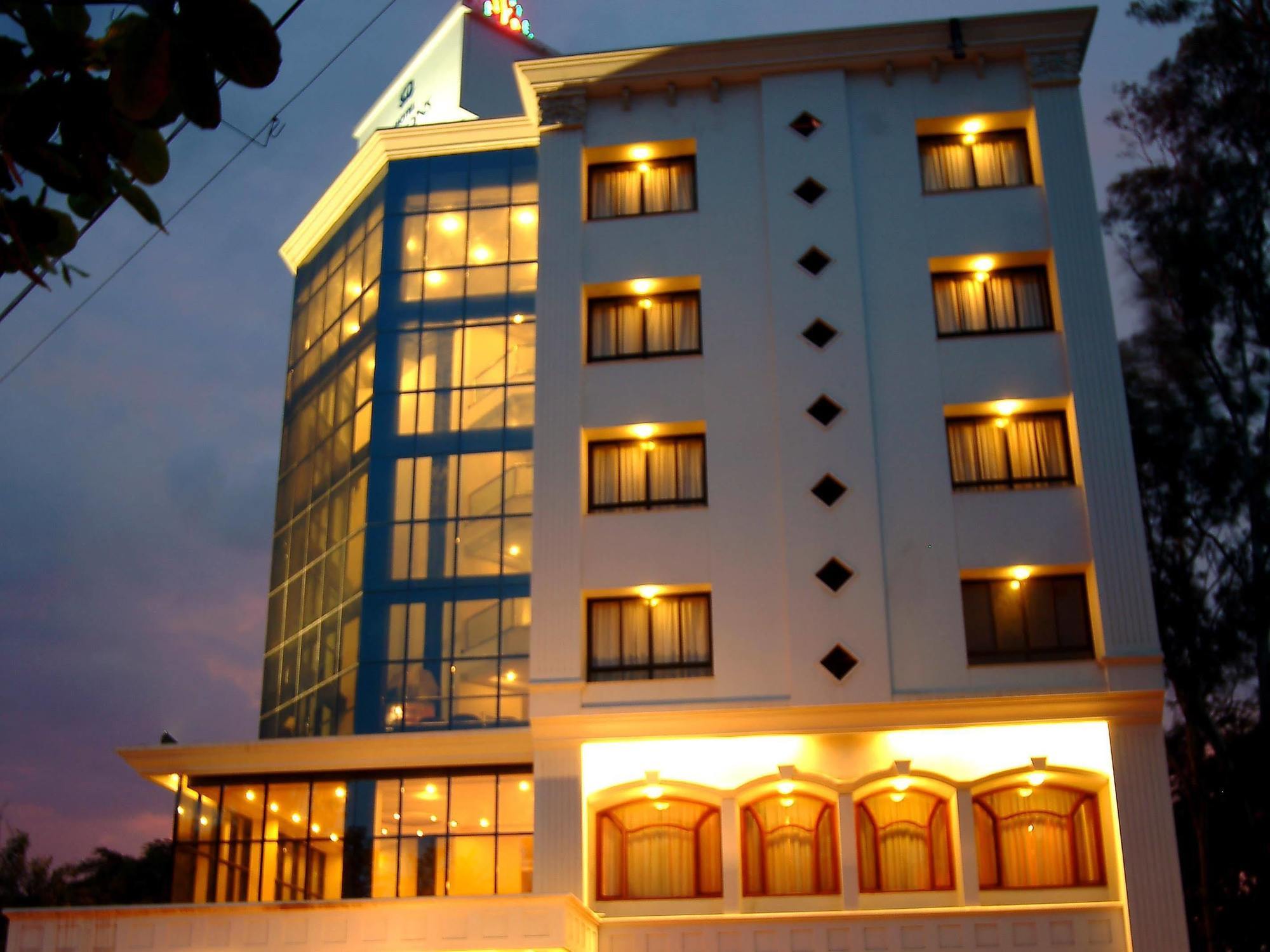 Citrus Hotel โกลฮาปูร์ ภายนอก รูปภาพ