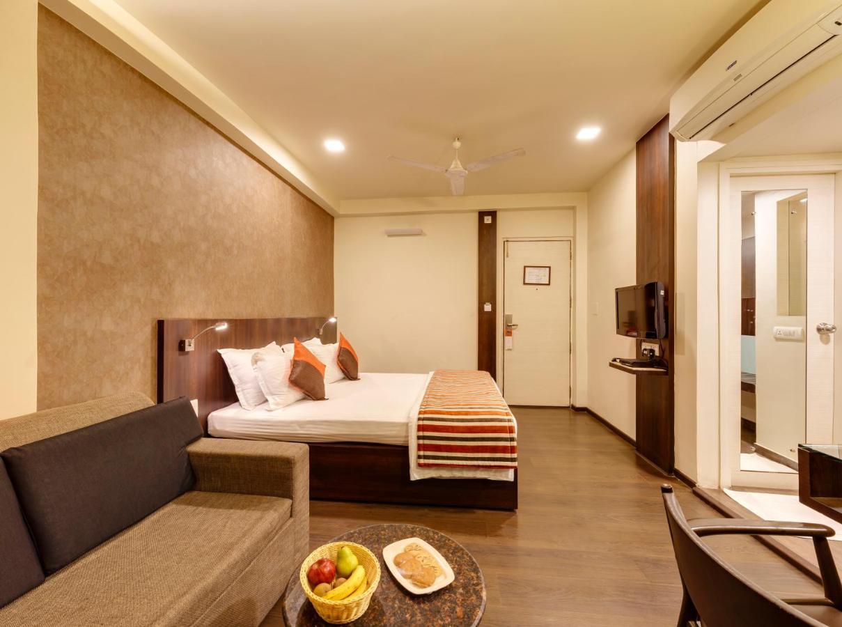 Citrus Hotel โกลฮาปูร์ ภายนอก รูปภาพ
